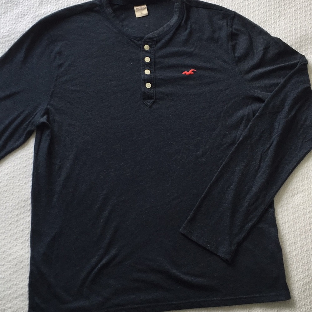 Men’s Hollister tee